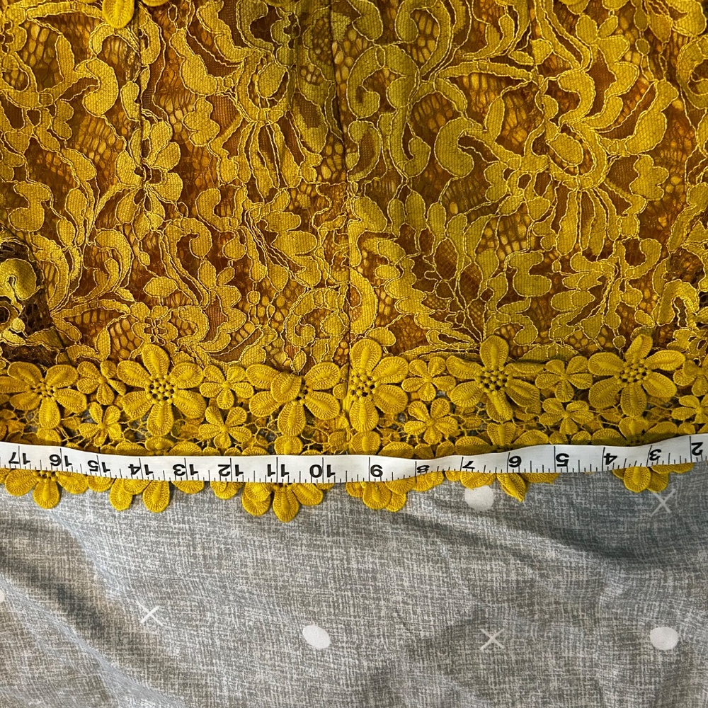 Golden dress - Picture 5 of 7